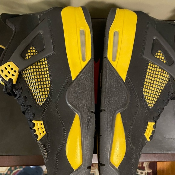 Jordan 4 Retro Thunder (2012) Size 12 - Picture 5 of 12